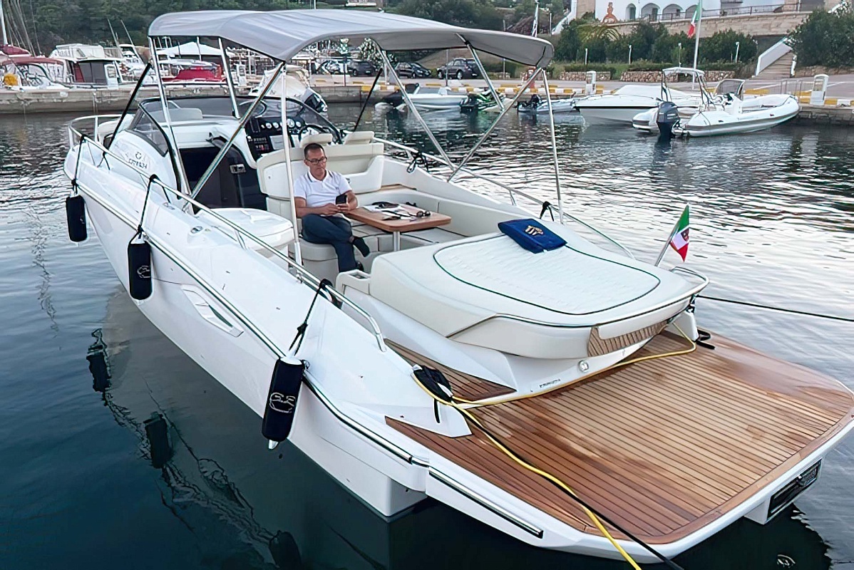 Аренда катера Cranchi 30 Endurance на Сардинии, Корсике